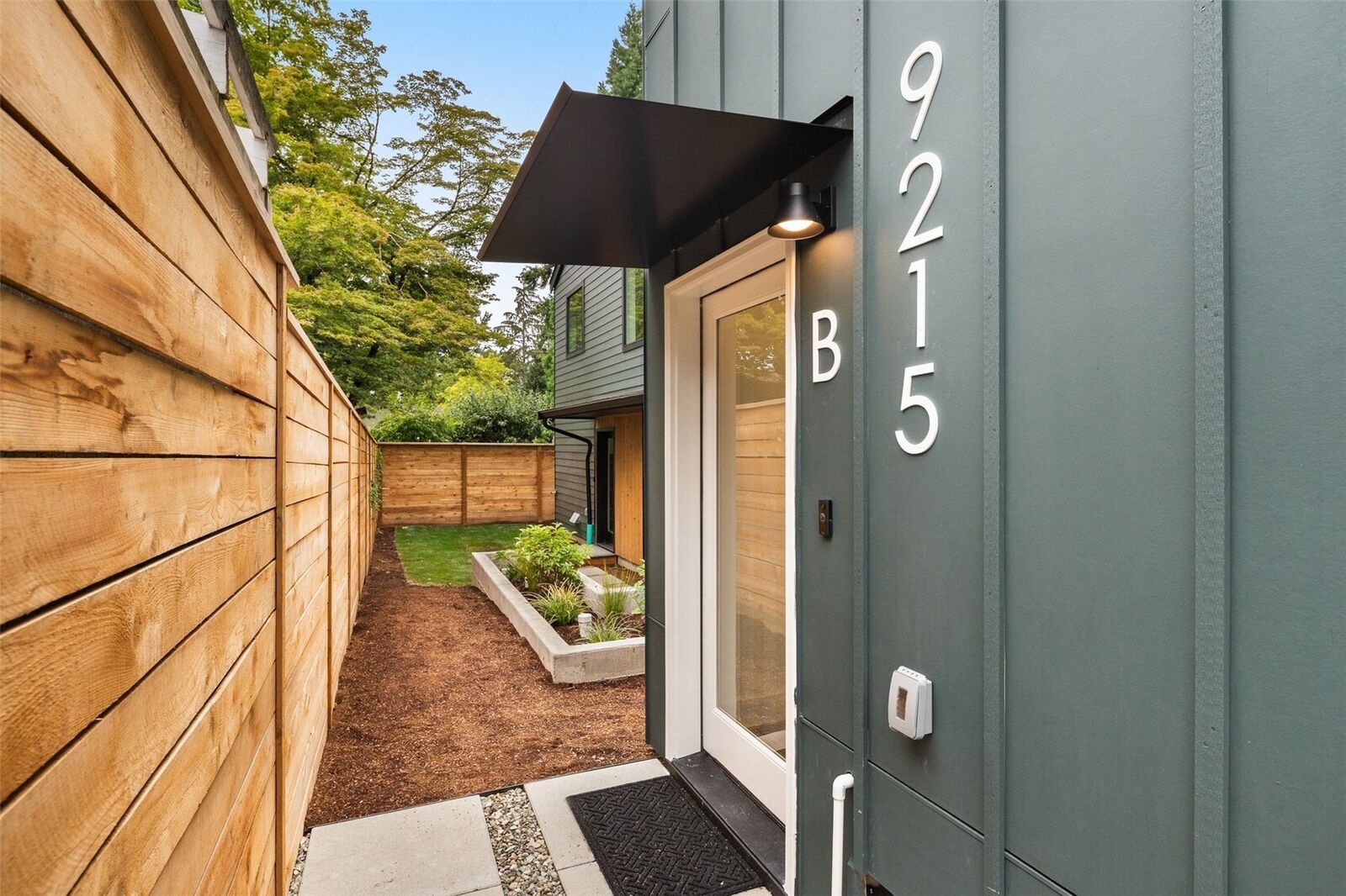 Property Photo: 9215 12th Avenue NE B WA 98115