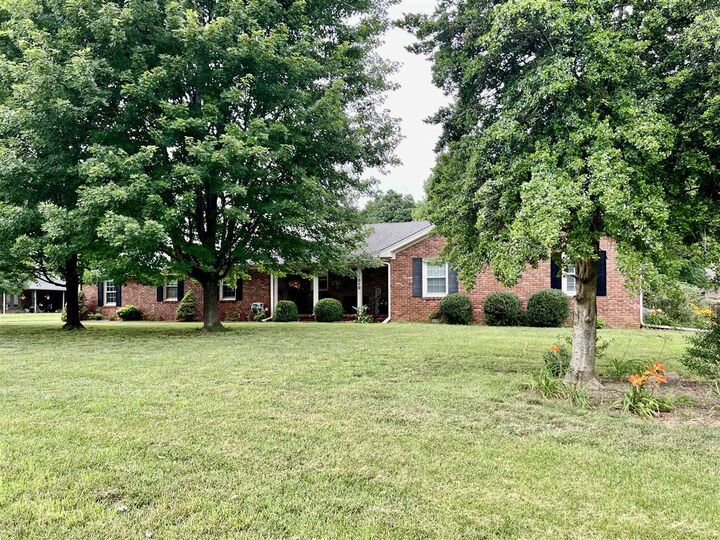 Property Photo:  1010 S College Street  KY 42134 