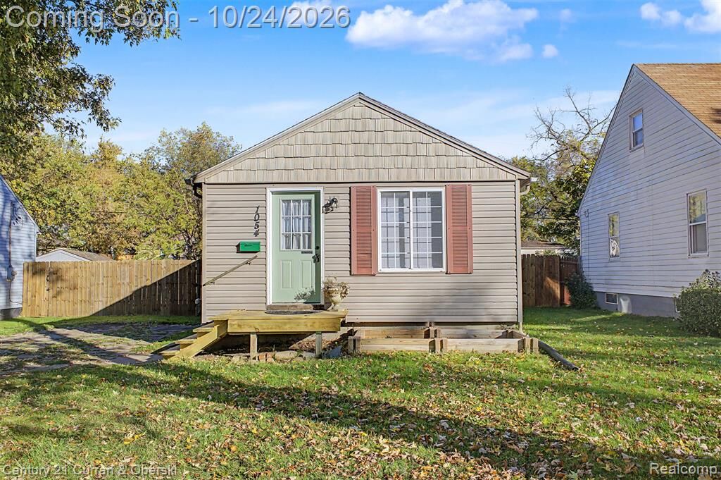 Property Photo:  1054 Boston Avenue  MI 48328 