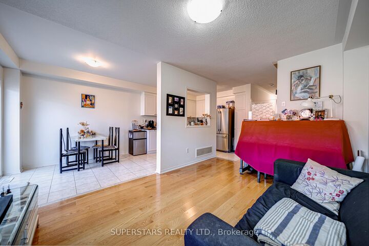 Property Photo:  13 Eastwind Drive  ON L4A 0W6 