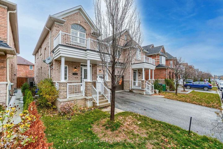 Property Photo: 3716 Bloomington Crescent ON L5M 0A2