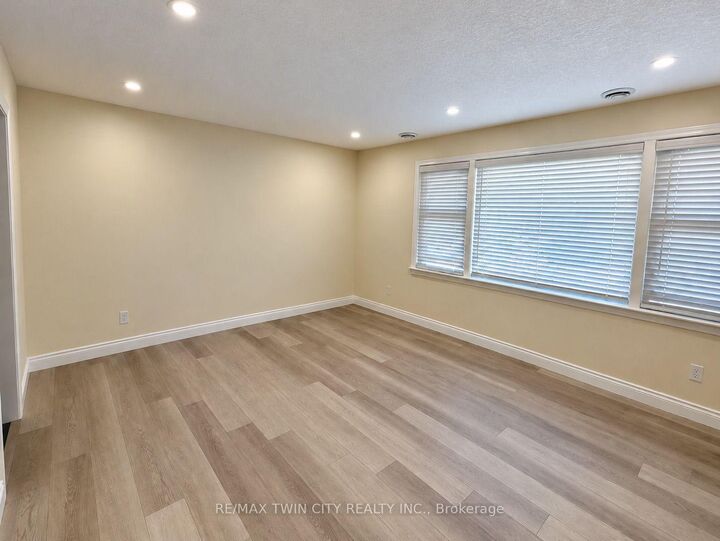 Property Photo:  433 Connaught Street 3  ON N2C 1C4 