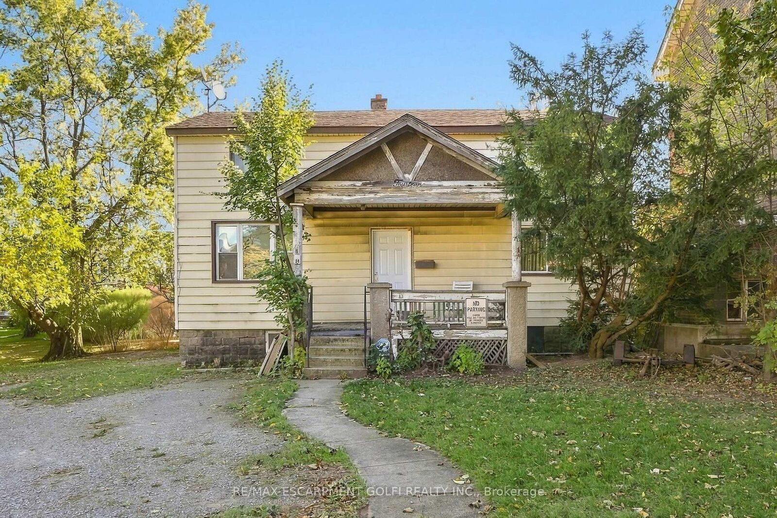 Property Photo:  14 London Street N  ON L8H 4B3 