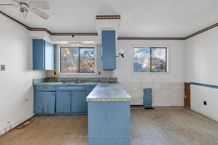 Property Photo:  24 Lee Avenue  ON L3W 0L2 