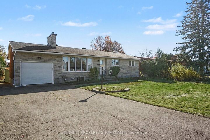 Property Photo:  18 Kingsbury Avenue  ON K2G 3E6 