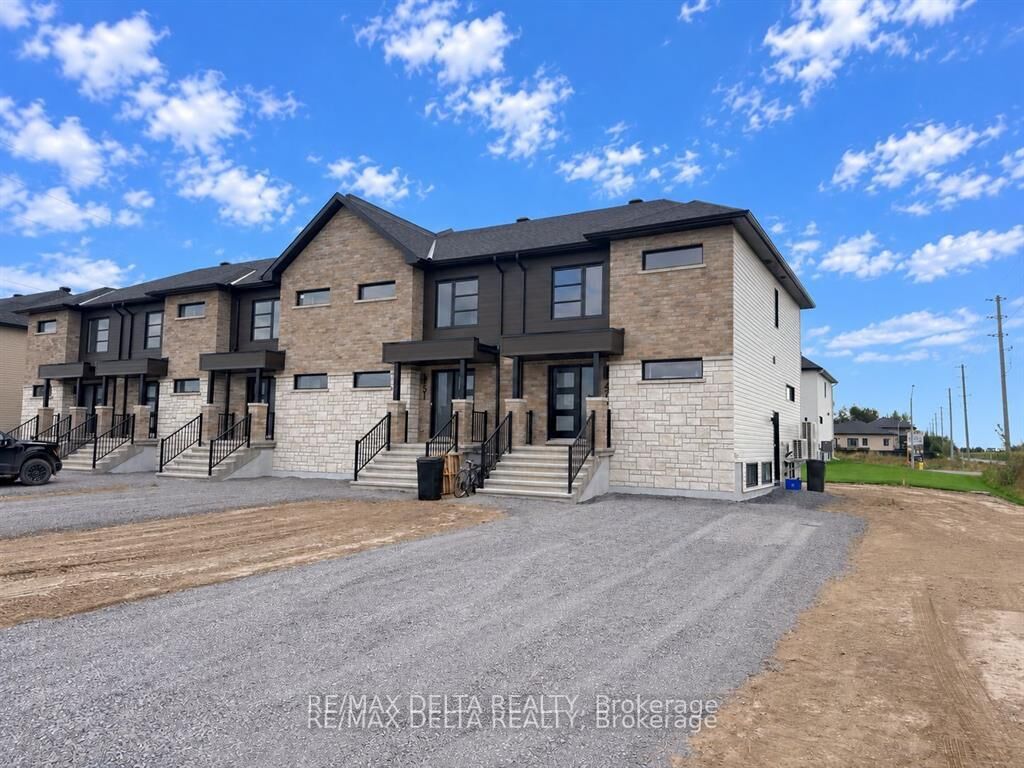 Property Photo:  67 Carpe Street A  ON K0A 1M0 
