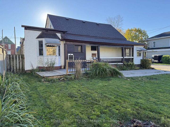 Property Photo:  21 Owaissa Street  ON N5P 1T1 
