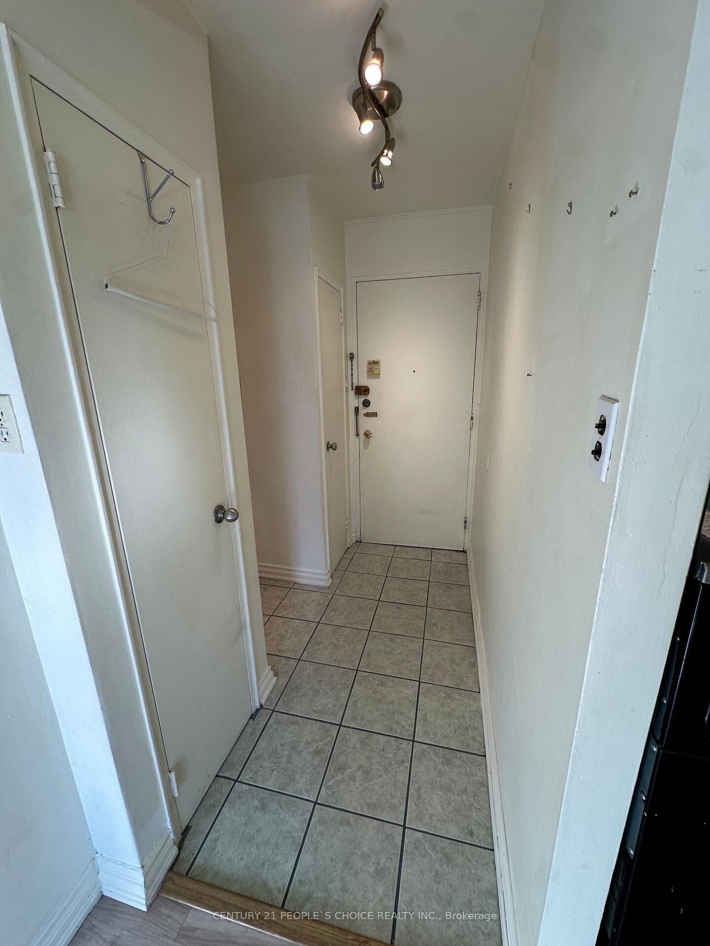 Property Photo:  50 Gulliver Road 102  ON M6M 2N2 