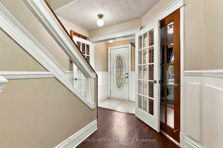 Property Photo:  4 Berton Place  ON K2L 3R8 