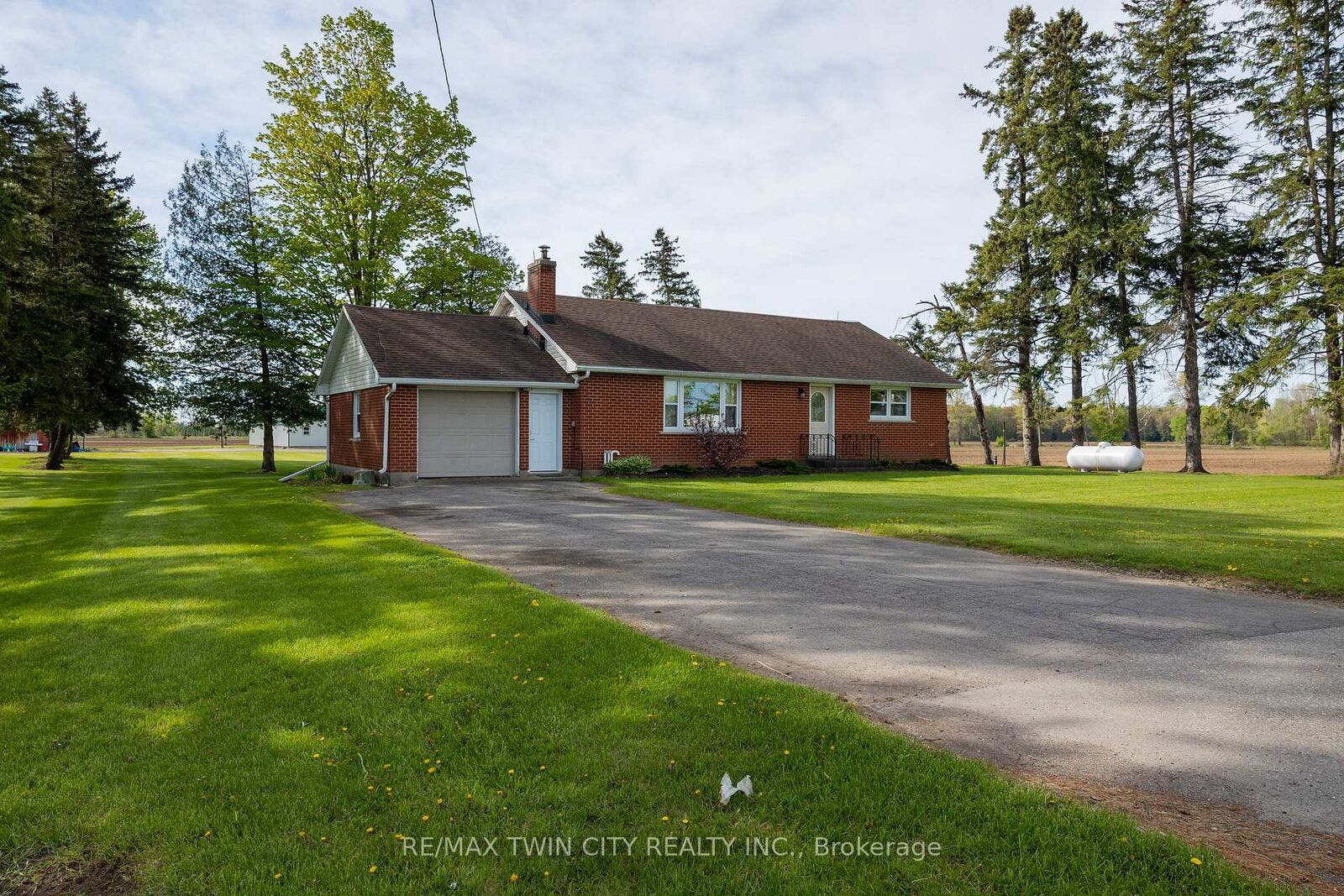 Property Photo:  522 Ellis Avenue  ON N3T 5L5 