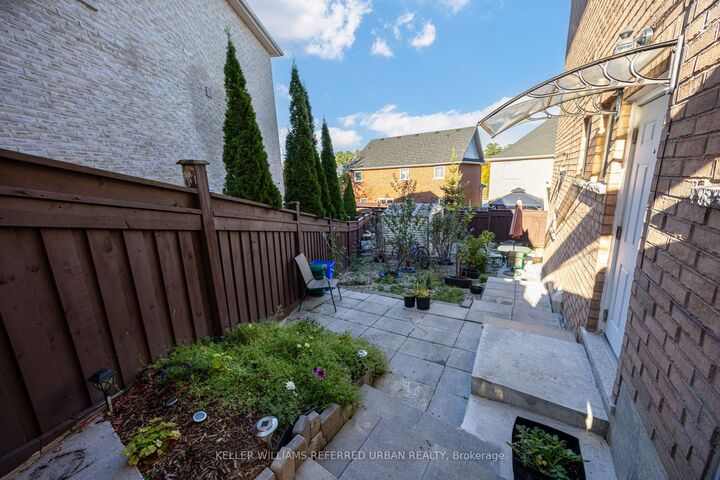 Property Photo:  60 Mynden Way Bsmt  ON L3X 3A8 