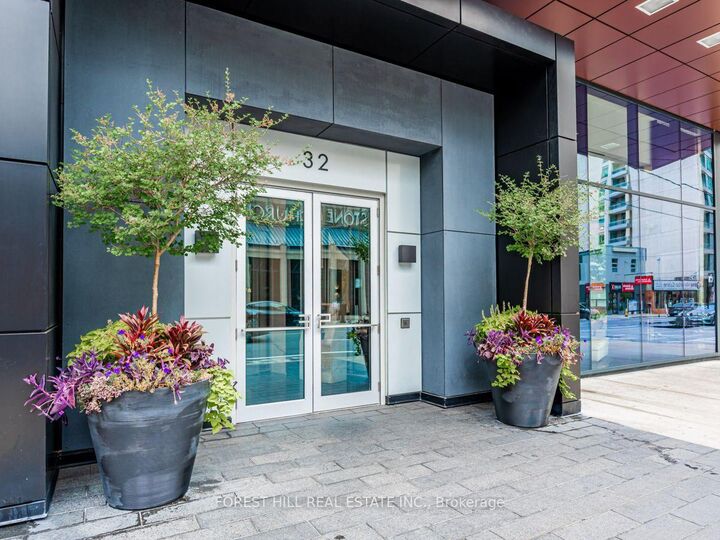 Property Photo:  32 Davenport Road 2505  ON M5R 0B5 