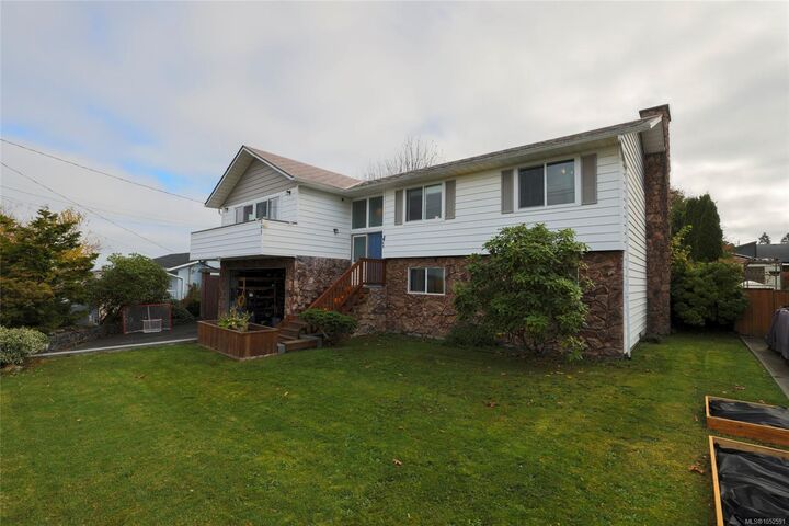 Property Photo: 363 Englewood Dr BC V0N 2R0