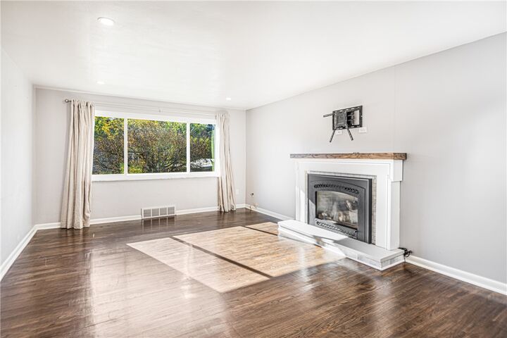 Property Photo: 2504 Autumnwood Dr PA 15116