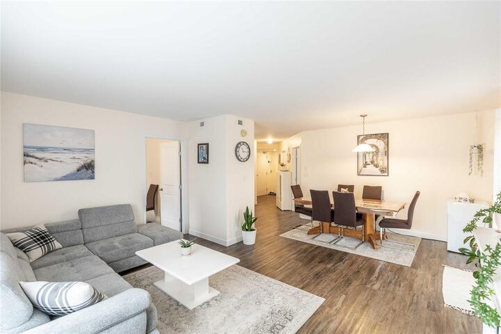 Property Photo:  8 Brighton Lane  MB R5G 0X6 