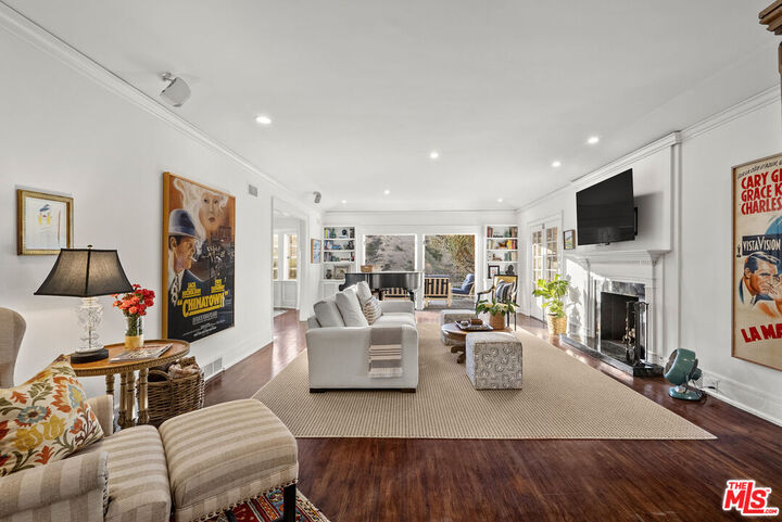 Property Photo: 2109 Castilian Dr CA 90068