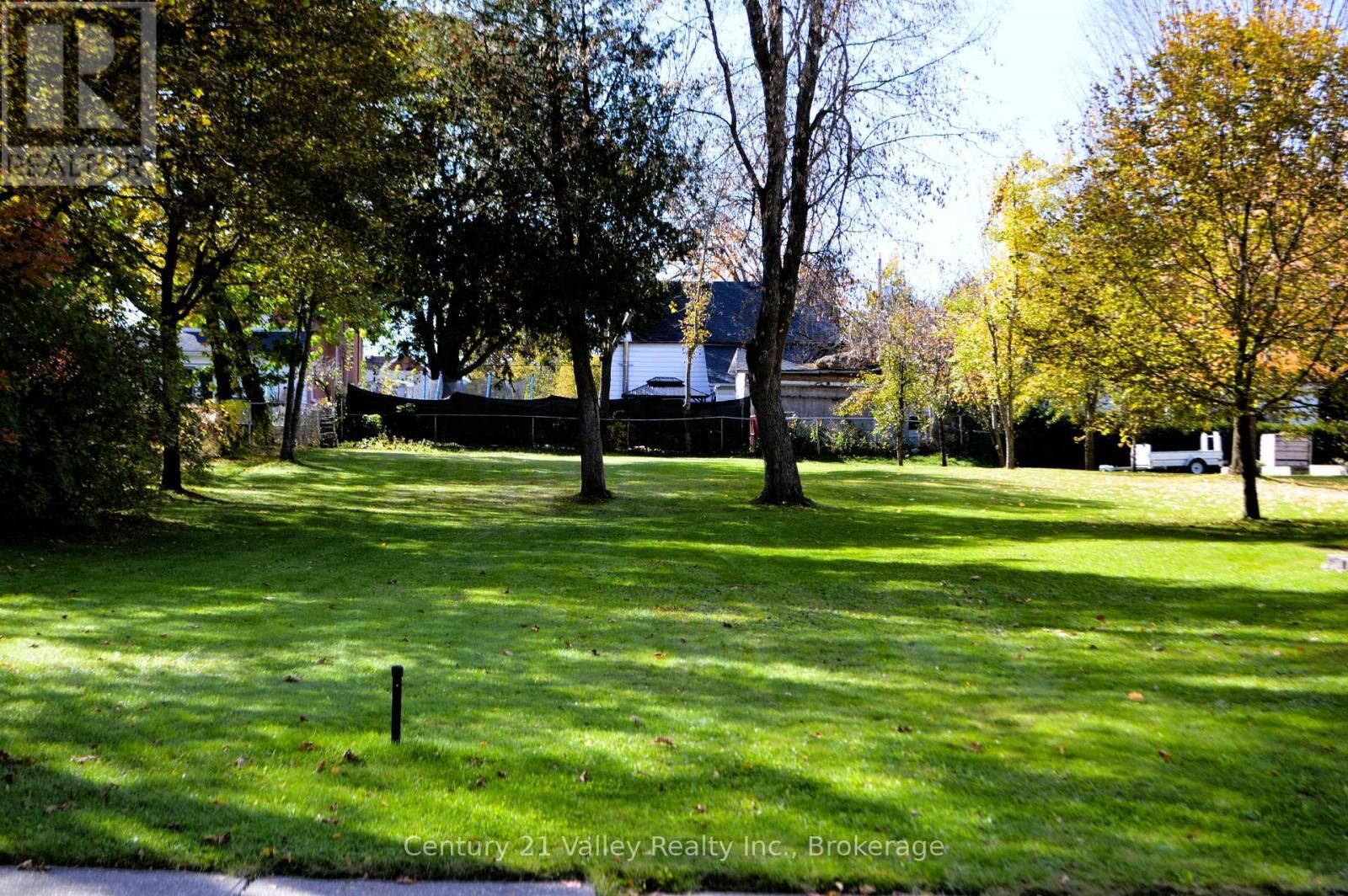 Property Photo:  22 Lorne Street North  ON K7V 1K9 