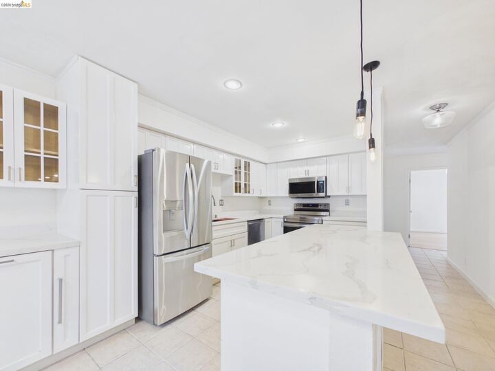 Property Photo: 466 Crescent St 114 CA 94610