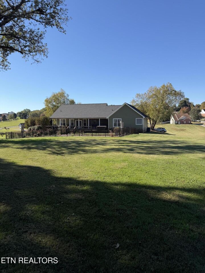 Property Photo: 1420 Foxfire Circle TN 37865