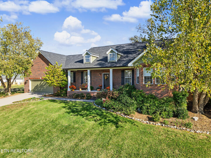 Property Photo: 1420 Foxfire Circle TN 37865