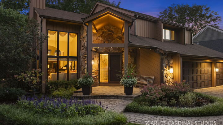 Property Photo: 1750 Hickory Lane IL 60187