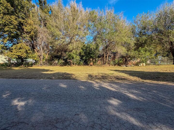 Property Photo:  215 W Florida Avenue  OK 73005 