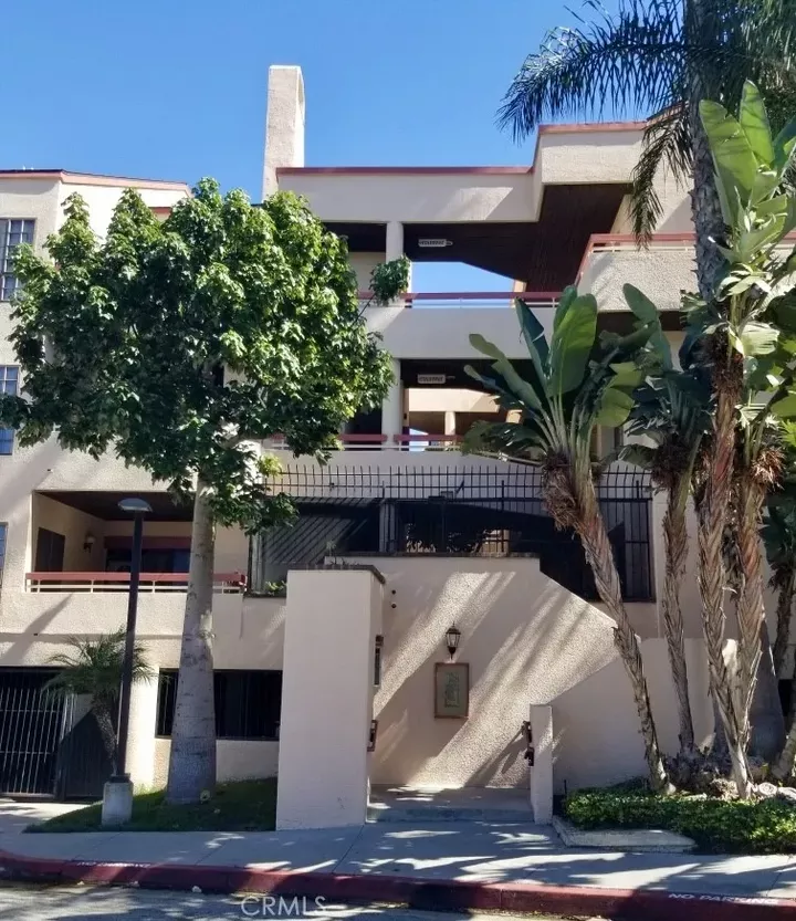 Property Photo:  941 W Carson 202  CA 90502 