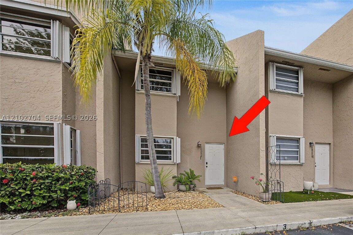 Property Photo:  16244 SW 92nd Ave 3  FL 33157 