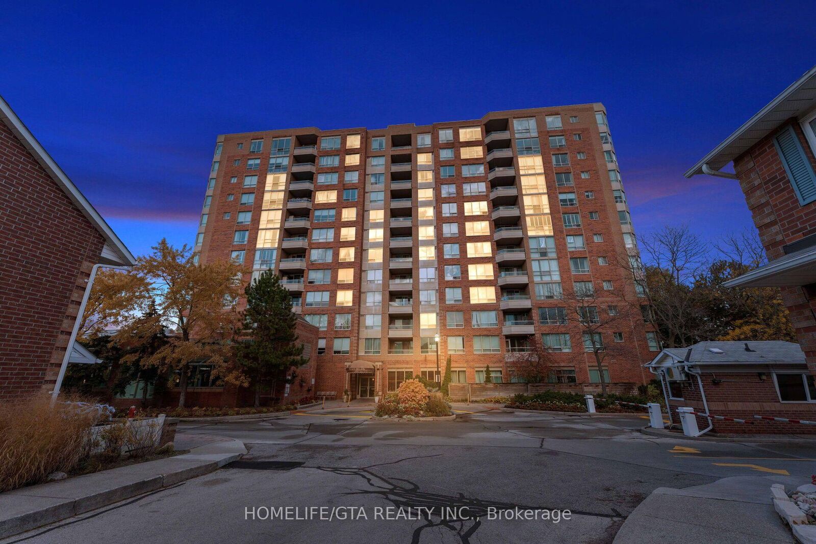 Property Photo:  850 Steeles Avenue W 901  ON L4J 8E7 
