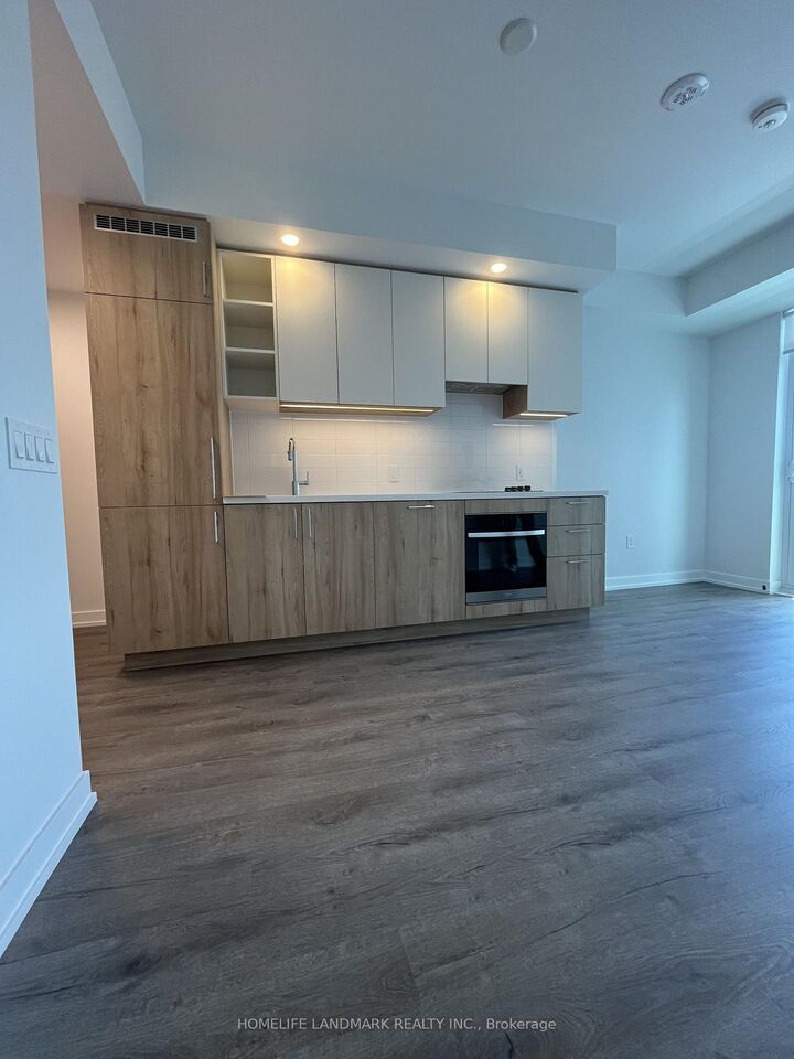 Property Photo:  5 Meadowdale Road S 2406  ON L4K 1W2 