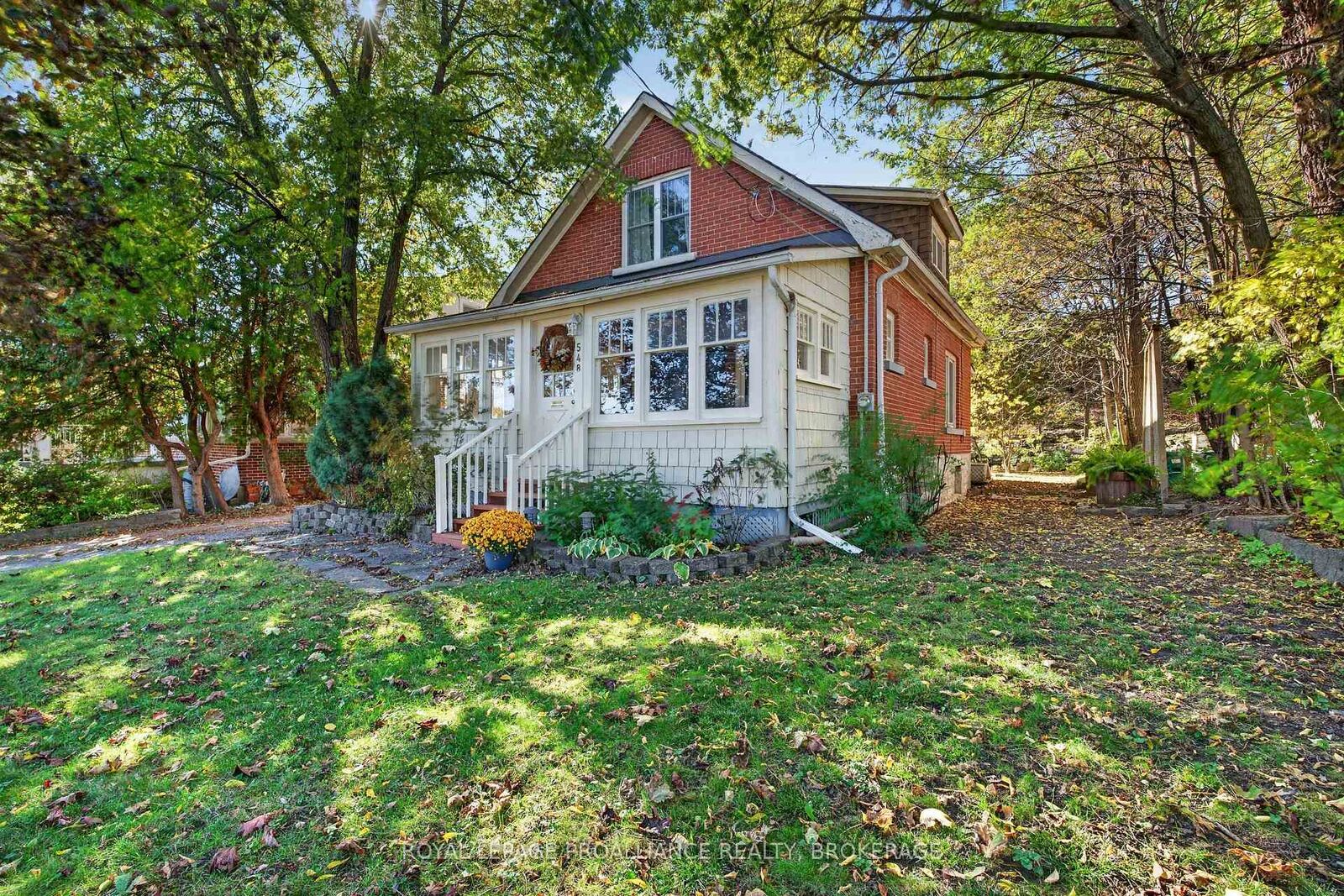 Property Photo:  548 Division Street  ON K7K 4B4 