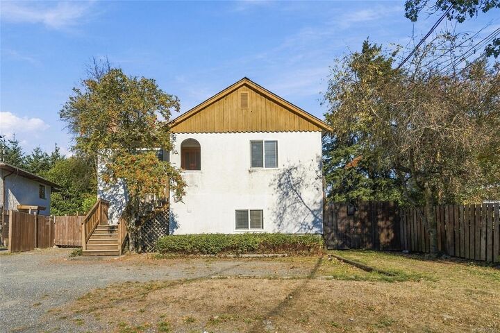 Property Photo:  660 Townsite Rd  BC V9S 1L3 