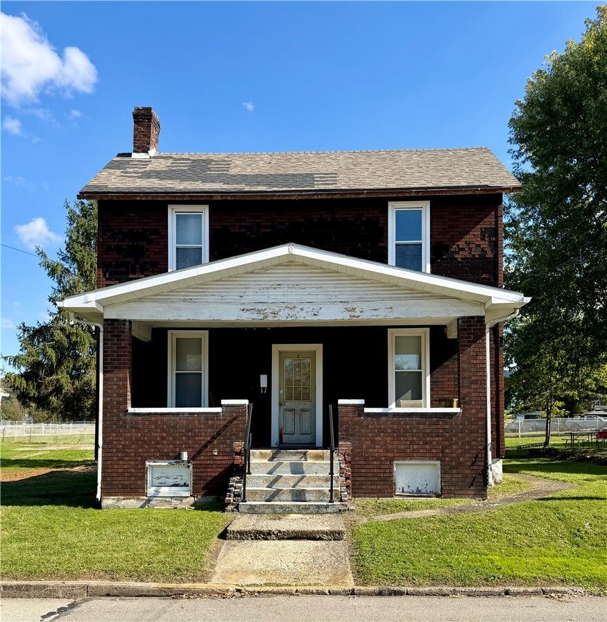 Property Photo:  1407 S Arch St  PA 15425 
