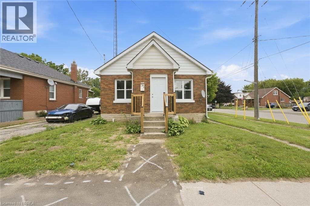 Property Photo:  249 Clarence Street  ON N3R 3T6 