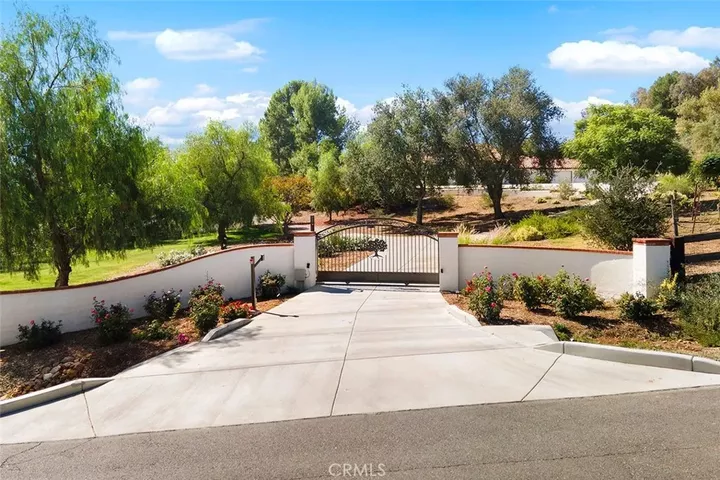 Property Photo:  39555 Avenida Bonita  CA 92562 