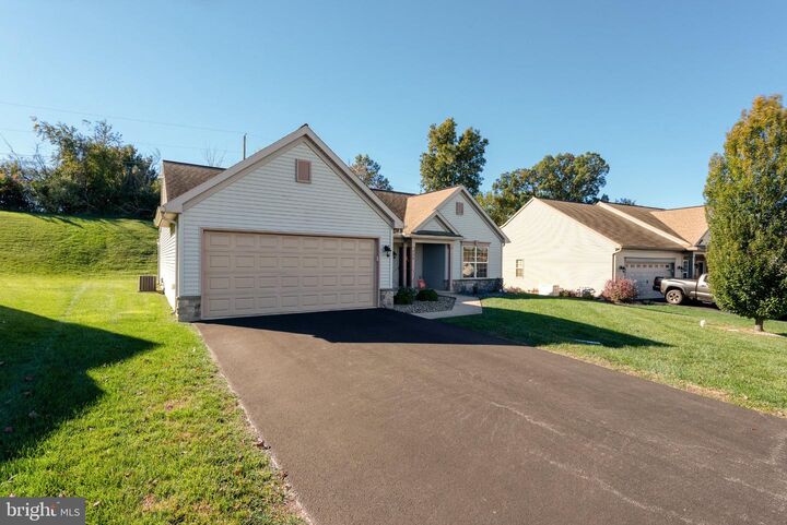 Property Photo: 926 Sweetbay Lane PA 17046