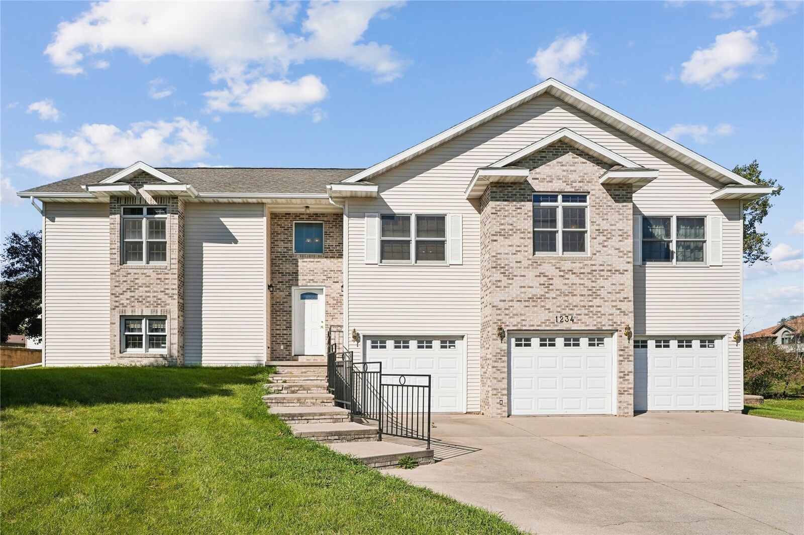 Property Photo:  1234 10th Street  IA 50648 