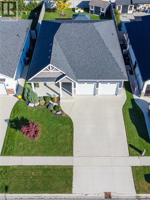 Property Photo:  308 Davies Street East  ON N0P 1M0 