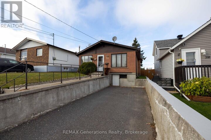 Property Photo:  316 Rita Street  ON P7A 1H3 