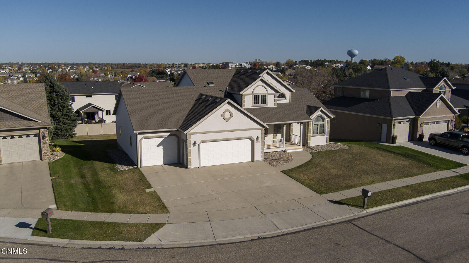 Property Photo:  800 Saddle Ridge Road  ND 58503 