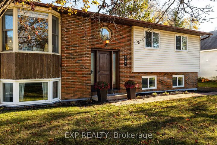 Property Photo:  141 Napoleon Street  ON K7C 2X1 