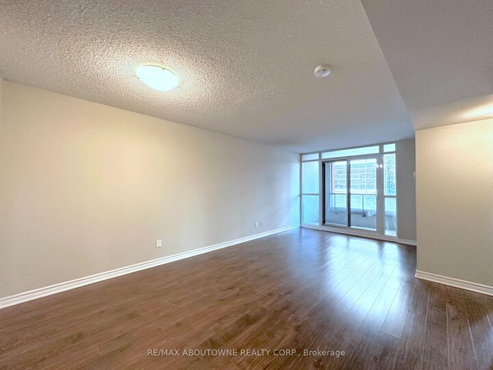 Property Photo: 45 Lisgar Street 218 ON M6J 0B8