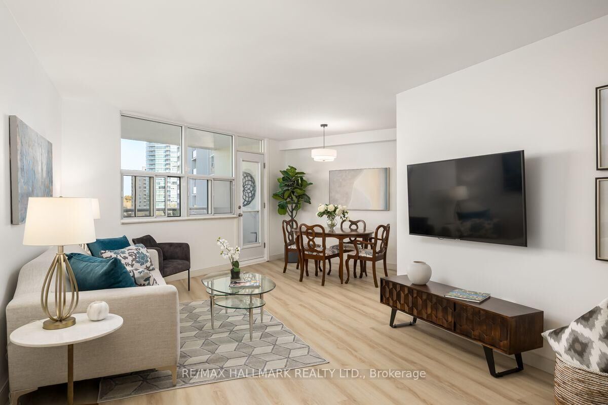 Property Photo: 980 Broadview Avenue 804 ON M4K 3Y1