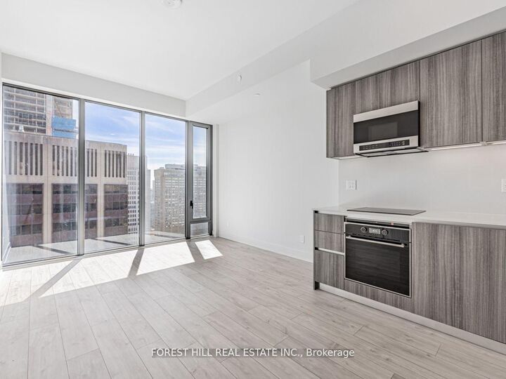 Property Photo:  8 Cumberland Street 4405  ON M4W 0B6 