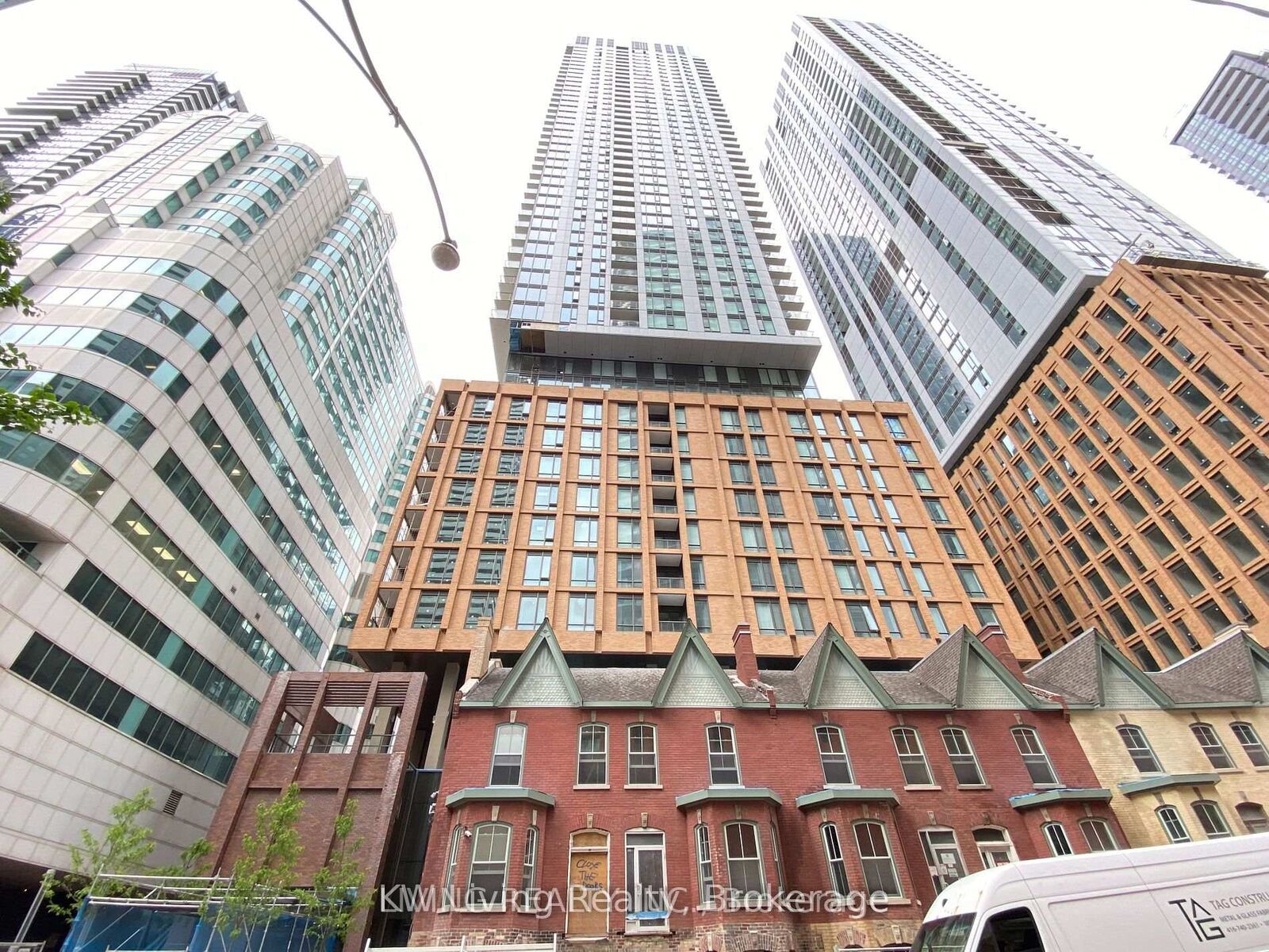Property Photo:  28 Widmer Street 2822  ON M5V 0T2 