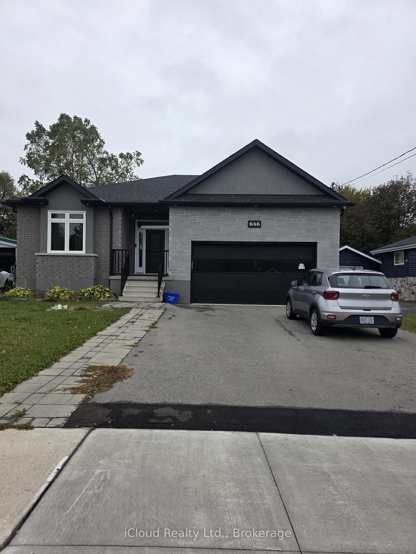 Property Photo:  646 West 5th Street  ON L9C 3R2 