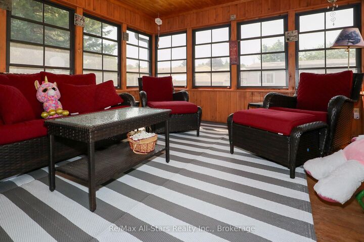 Property Photo: 7 Cedar Street ON K9V 4R1
