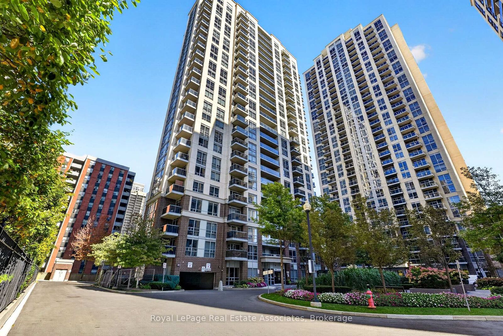Property Photo:  5 Michael Power Place 1804  ON M9A 0A3 