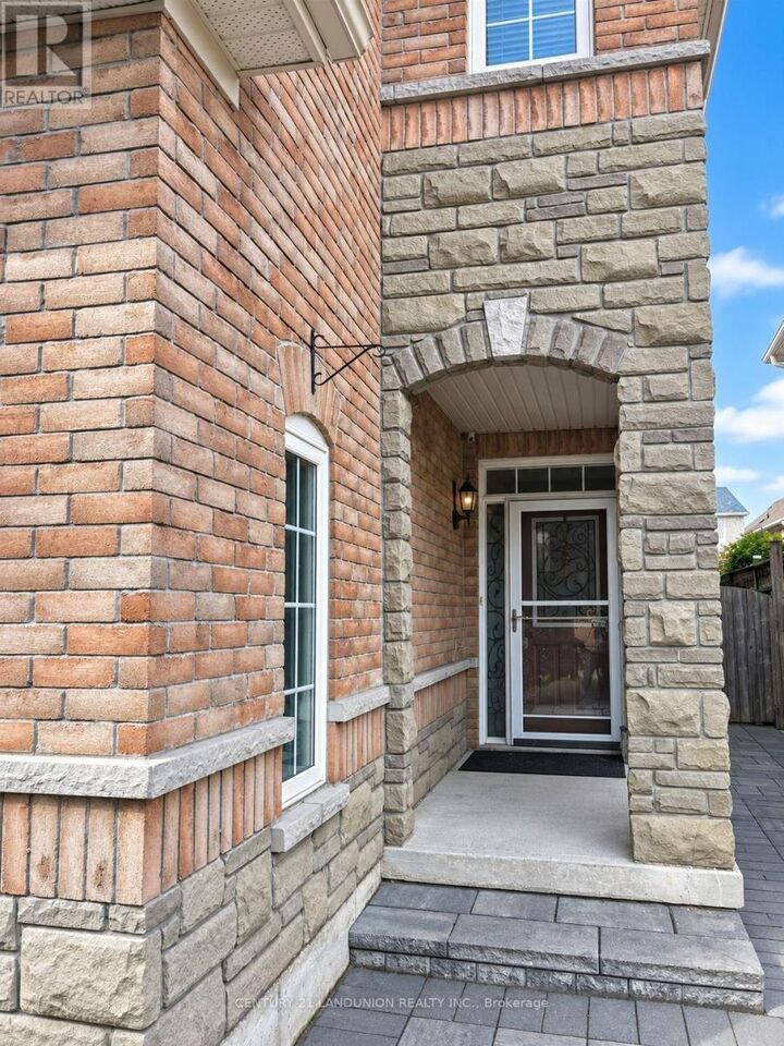Property Photo:  52 Kentley Street  ON L6C 3G2 