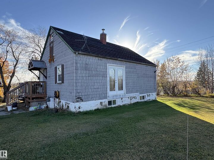 Property Photo:  9 Main Road  AB T0B 1C0 